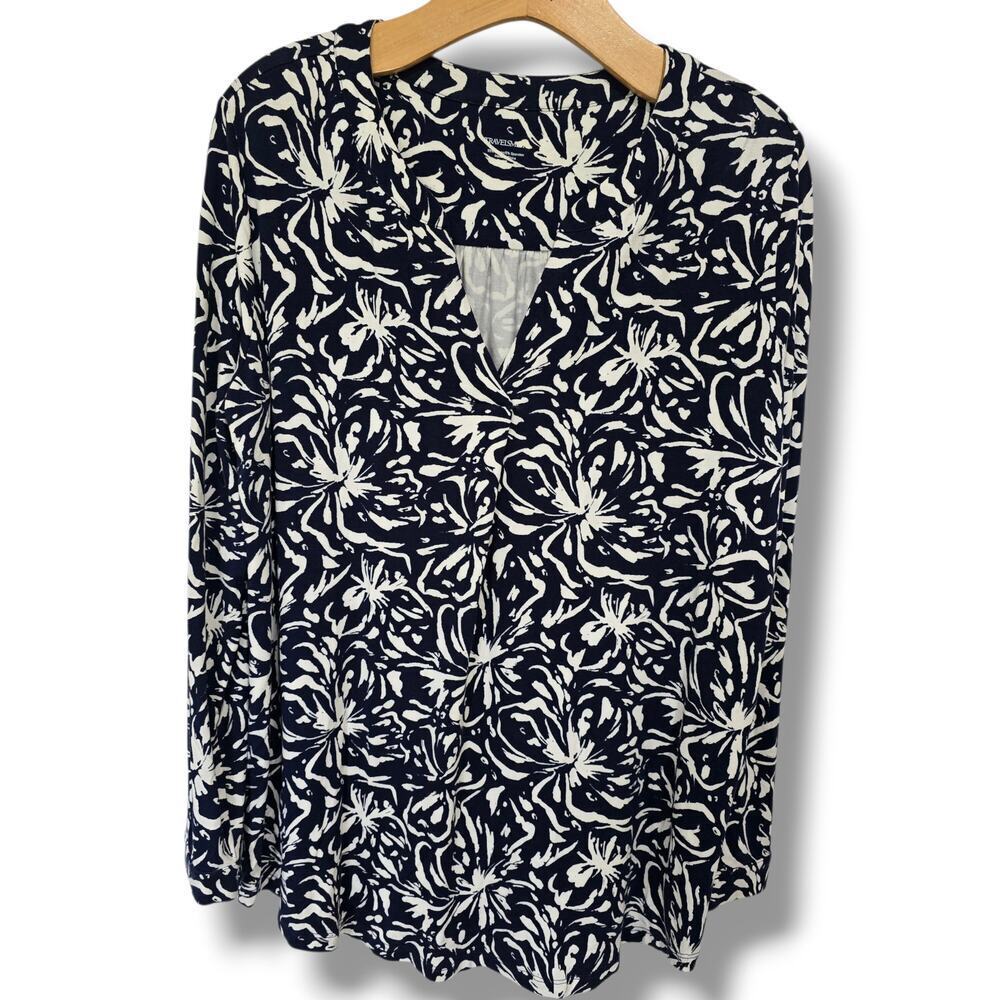 TravelSmith Navy & White Floral Long Sleeve V-Neck Top – Petite Medium